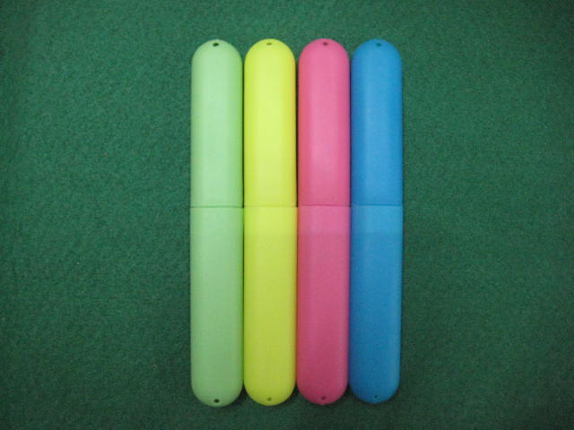Travel toothbrush holder